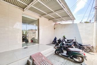 Bên ngoài 4 RedDoorz @ Dipanegara Homestay