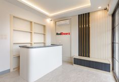 Lobby 5 RedDoorz Plus Near Kebun Raya Bogor