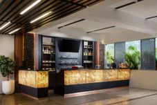 バー、カフェ、およびラウンジ Aston Gejayan Yogyakarta Hotel & Conference Center
