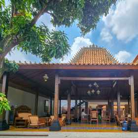 Exterior / Building1RedDoorz near Stasiun Sragen,Pasar Pandanrejo飯店