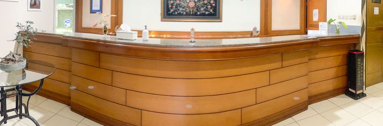 로비 Hotel Posters