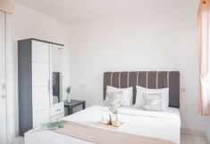 Bilik Tidur 4 Cozy Living and Tidy 1BR at Sentul Tower Apartment By Travelio