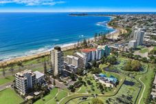 Exterior Meridian Alex Beach Apartments