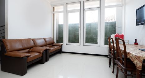 Lobby 2 OYO 94580 Peaceful Residence