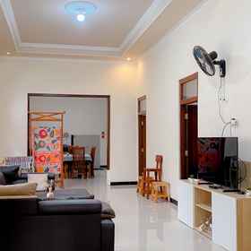 Lobby 1 Guest House Griya Mundu Kerten, House of Badriyah Studio 酒店