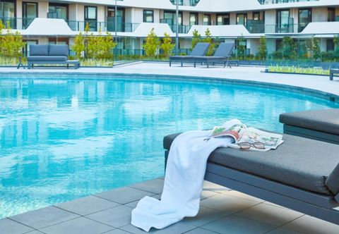 Swimming Pool PARKROYAL Monash Melbourne