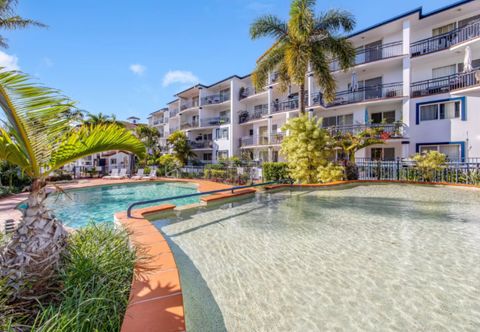 Swimming Pool Blue Water Bay Luxury Villas