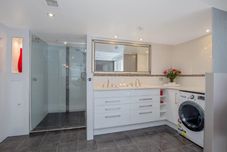 ห้องน้ำภายในห้อง Carool Holiday Apartments