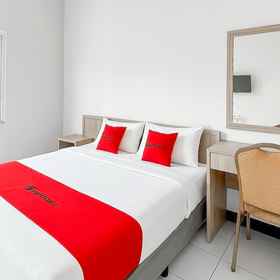 Bedroom 1 RedDoorz near Situ Cileunca Pangalengan, Hotel Cibadak