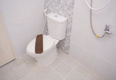 客室内バスルーム 5 Minimalist 1BR Apartment with Extra Room Tokyo Riverside PIK 2 By Travelio