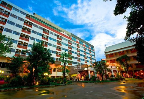 Exterior iCheck inn Thapra