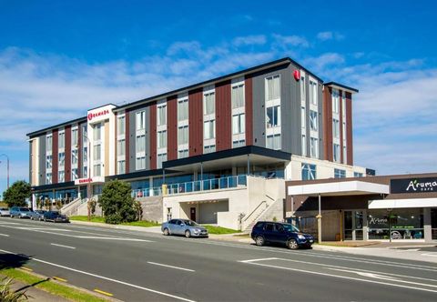 外部的 Ramada Suites by Wyndham Albany