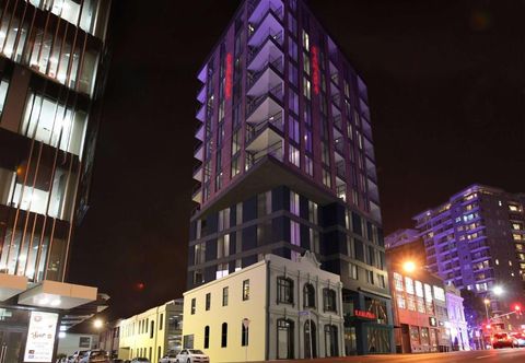 Exterior Ramada Suites By Wyndham Victoria Street West