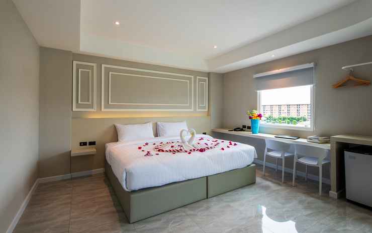 THE MOMENT HOTEL