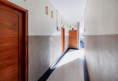 Lobby 7 Soka Asri Guest House near Bali Zoo RedPartner