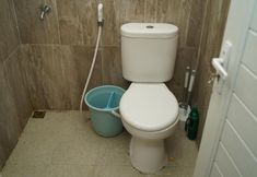 客房内浴室 3 Homestay Zhafira 3 Bedroom Pekalongan