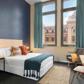 Bedroom 1 Bounce Melbourne (formerly Roamer Melbourne), โรงแรม & ที่พัก Shrine of Remembrance