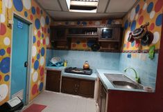 Accommodation Services 3 OYO 94702 Putra Family Homestay Sikunir