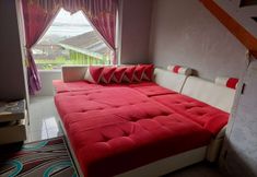 Lobby 5 OYO 94702 Putra Family Homestay Sikunir