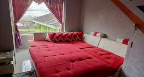 Lobby 2 OYO 94702 Putra Family Homestay Sikunir