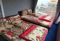 Bedroom 2 OYO 94702 Putra Family Homestay Sikunir