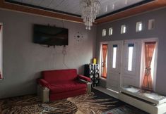 Lobby 4 OYO 94702 Putra Family Homestay Sikunir