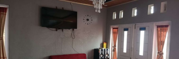 Lobby OYO 94702 Putra Family Homestay Sikunir