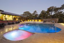 Swimming Pool Alivio Tourist Park Canberra