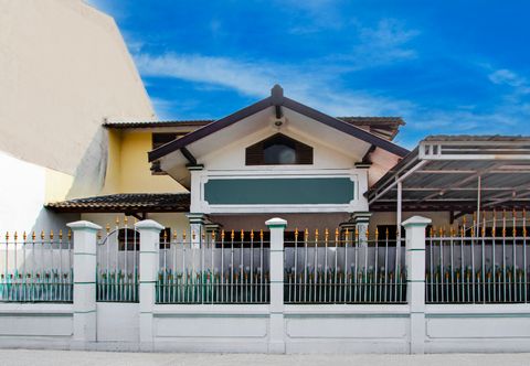 Luar Bangunan OYO 94717 Homestay Ka Villa Syariah