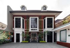 Exterior 2 Cove La Maison