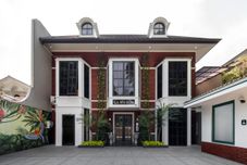 Exterior Cove La Maison