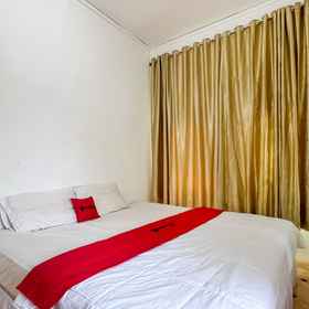 Bedroom 1 RedDoorz @ Kanaka Hostel Tanjung Pinang, Busana Cinta Hotels