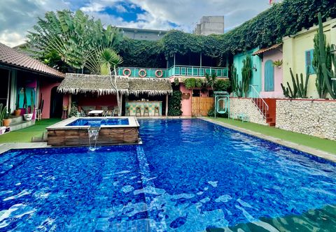 Swimming Pool Urbanview Hotel near Paris Van Java Mall