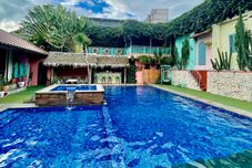 Swimming Pool Urbanview Hotel near Paris Van Java Mall