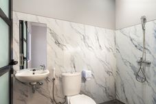 客房浴室 Swiss-Belexpress Rest Area KM. 379A