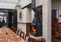 Restoran 5 Naughtons Hotel