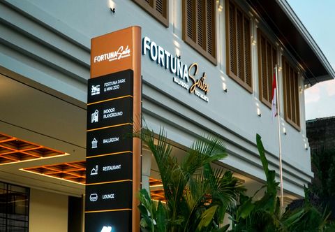 外部的 FortunaSuites Malioboro Yogyakarta