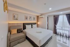 Bedroom Modern Studio near Ambarrukmo Plaza at Apartment Barsa City By Travelio