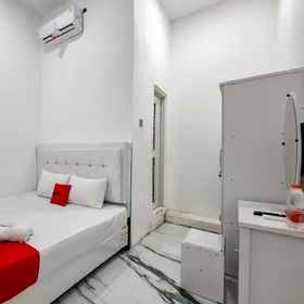 Bedroom1RedDoorz @ Barra Homestay near RSUD Batang,北加浪岸纪念碑飯店