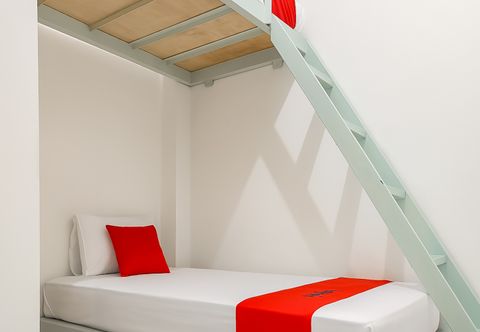 Bedroom RedDoorz Syariah @ Obelix Cirebon