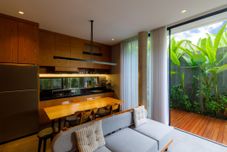 Bar, Cafe and Lounge Damita E-2 by Dua Stay