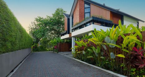 Exterior 2 Damita E-2 by Dua Stay