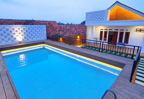 スイミングプール Villa Lilakanti