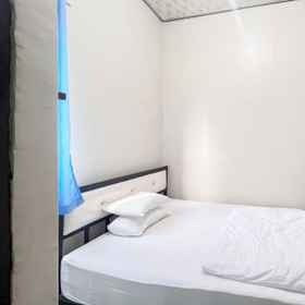 Bedroom 1 Wisma Tri Handayani Lampung Mitra RedDoorz, SMP Muhammadiyah 2 Bandar Lampung Hotels