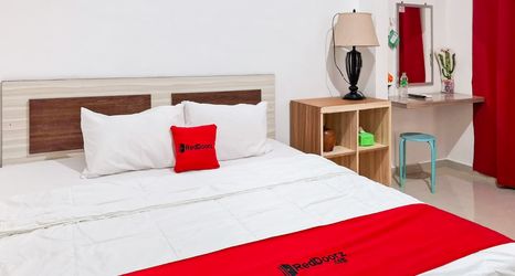 Bedroom 2 RedDoorz Syariah near Tanjung Pinang City Center