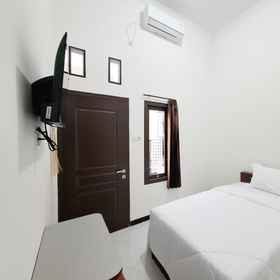 Bedroom 1 Surya Living RedPartner near Suncity Mall Madiun, 마디운 호텔