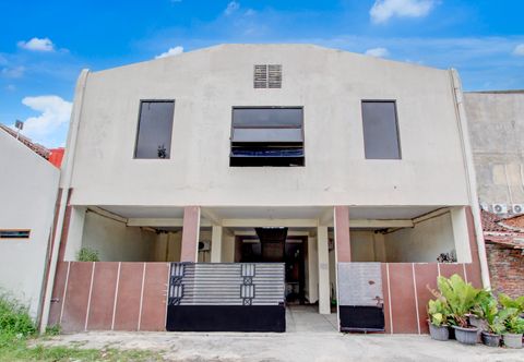 外観 OYO 94919 Nay Guesthouse Dan Kost