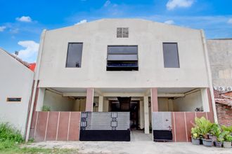 外観 4 OYO 94919 Nay Guesthouse Dan Kost