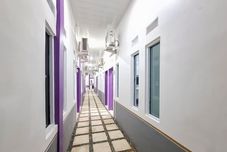 Others RedDoorz @ Jalan Ahmad Yani Karawang