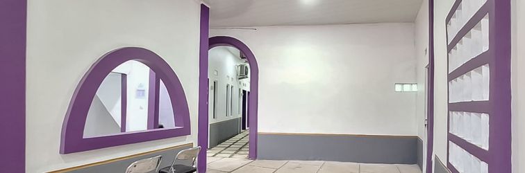 Lobby RedDoorz @ Jalan Ahmad Yani Karawang